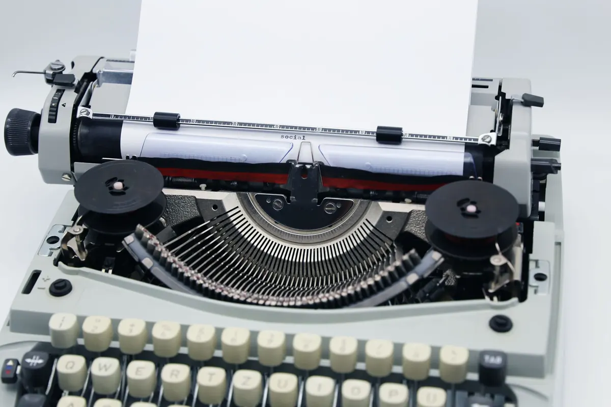 How to Write an Opening Line That Hooks Readers: 12 Techniques with Examples